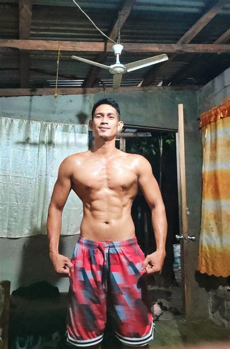 Mga Lalaking Nagpapachupa: Lalaking lalaki ang sarap niya.